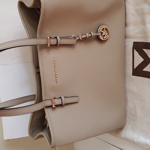 🤩New authentic Mikael kors jer set travel handbag - Picture 3 of 17